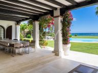 Villa en venta en Benamara, Estepona