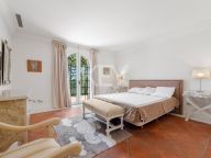 Villa en venta en Benamara, Estepona