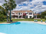 Villa en venta en Benamara, Estepona