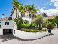 Villa en venta en Benamara, Estepona