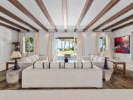 Villa en venta en Benamara, Estepona