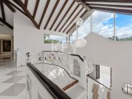 Villa en venta en Benamara, Estepona