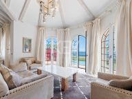 Villa en venta en Benamara, Estepona