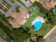 Villa en venta en Benamara, Estepona