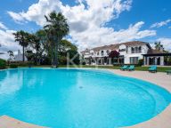 Villa en venta en Benamara, Estepona