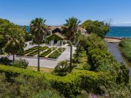 Villa en venta en Benamara, Estepona