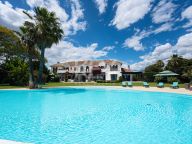 Villa en venta en Benamara, Estepona