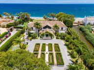 Villa en venta en Benamara, Estepona