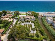 Villa en venta en Benamara, Estepona