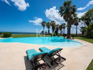 Villa en venta en Benamara, Estepona