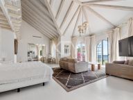 Villa en venta en Benamara, Estepona