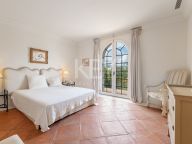 Villa en venta en Benamara, Estepona