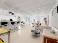 Villa en venta en Benamara, Estepona