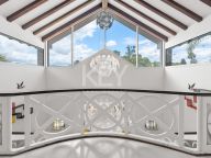 Villa en venta en Benamara, Estepona