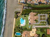 Villa en venta en Benamara, Estepona