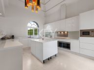 Villa en venta en Benamara, Estepona