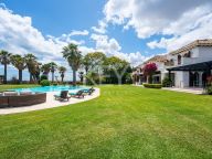 Villa en venta en Benamara, Estepona