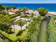 Villa en venta en Benamara, Estepona