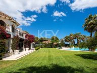 Villa en venta en Benamara, Estepona