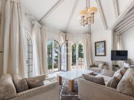 Villa en venta en Benamara, Estepona