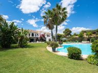 Villa en venta en Benamara, Estepona