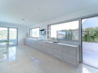 Villa en venta en Los Arqueros, Benahavis