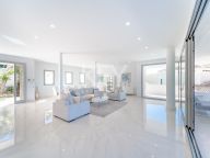 Villa en venta en Los Arqueros, Benahavis