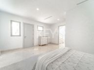 Villa en venta en Los Arqueros, Benahavis