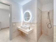 Villa en venta en Los Arqueros, Benahavis