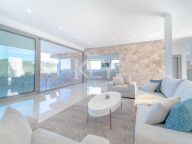 Villa en venta en Los Arqueros, Benahavis