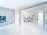 Villa en venta en Los Arqueros, Benahavis