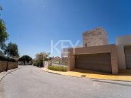 Villa en venta en Los Arqueros, Benahavis