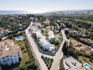 Villa for sale in El Paraiso, Estepona