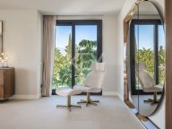 Villa for sale in El Paraiso, Estepona