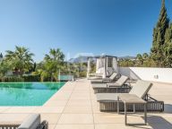 Villa for sale in El Paraiso, Estepona