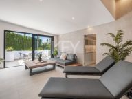 Villa for sale in El Paraiso, Estepona