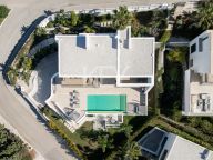 Villa for sale in El Paraiso, Estepona