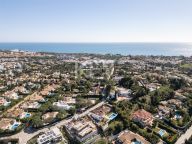 Villa for sale in El Paraiso, Estepona