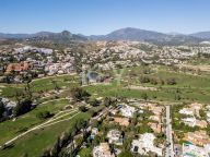 Villa for sale in El Paraiso, Estepona