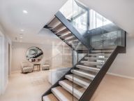 Villa for sale in El Paraiso, Estepona