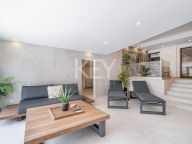 Villa for sale in El Paraiso, Estepona