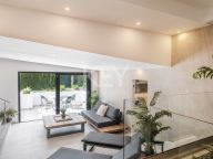 Villa for sale in El Paraiso, Estepona
