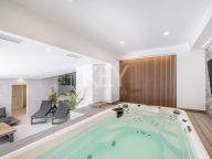 Villa for sale in El Paraiso, Estepona