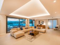 Villa for sale in El Paraiso, Estepona