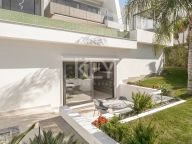 Villa for sale in El Paraiso, Estepona