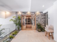 Villa for sale in El Paraiso, Estepona