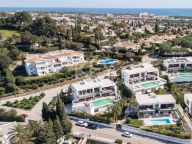 Villa for sale in El Paraiso, Estepona