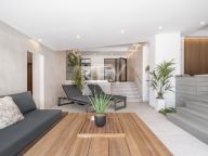 Villa for sale in El Paraiso, Estepona