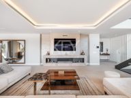 Villa for sale in El Paraiso, Estepona