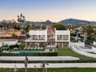 Villa for sale in El Saladillo, Estepona